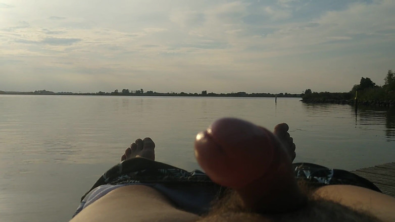 Milen: Masturbating bech