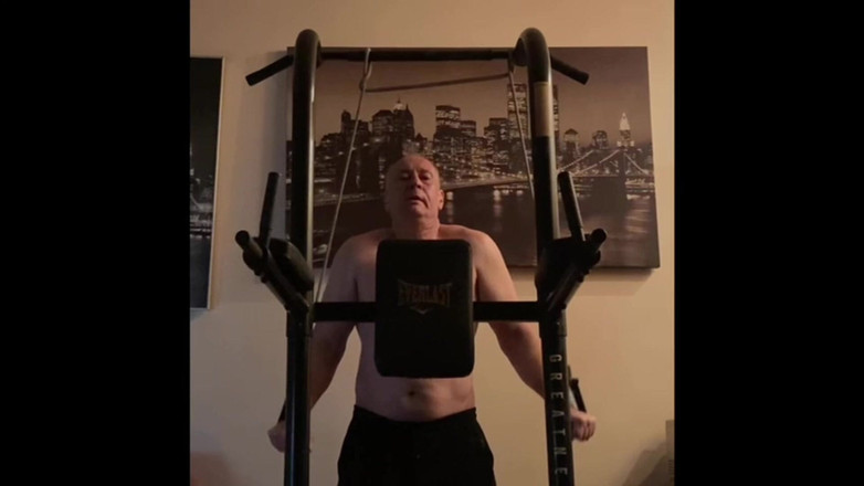 Alex Art: Крепкий Мужичок Мастурбирует После Тренировки