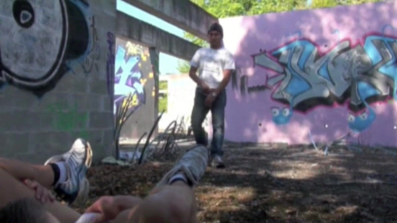 Crunch Boy: French twink used by Latino twink in exhib outdoor