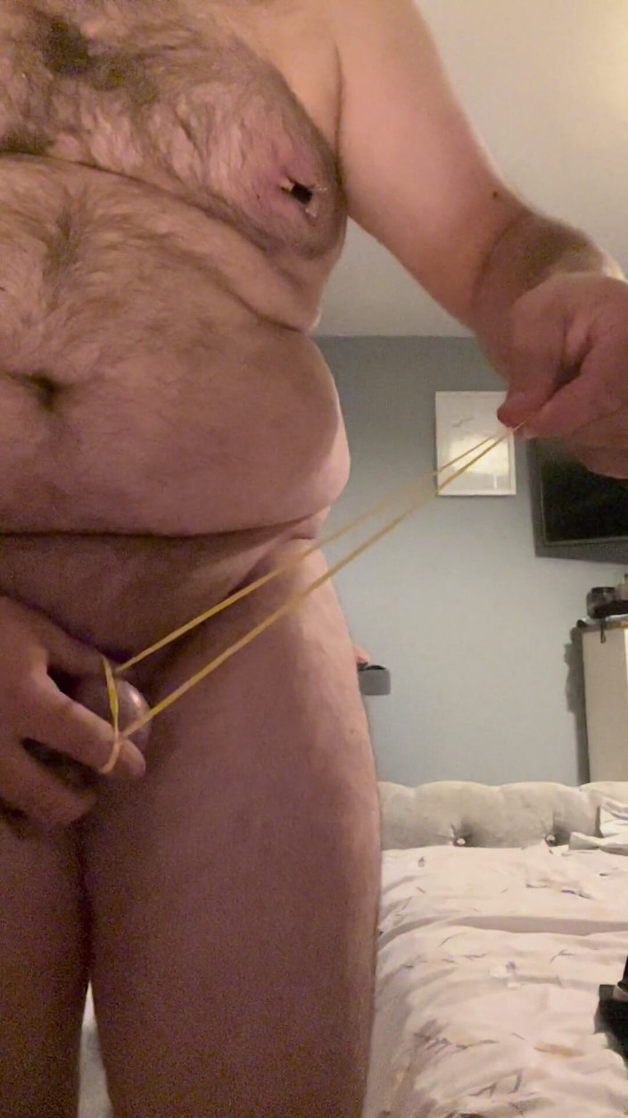 Shaun Cbt: 수영복 입은 자지와 볼 본딩 젖꼭지 클램프