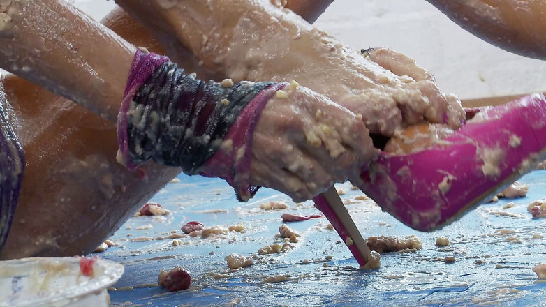 Pervy Studio: Makanan penutup favorit (makanan dan fetish kaki)