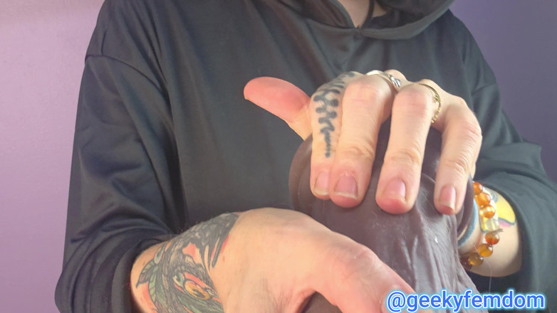 Geeky Femdom: 尖叫处女漏洞