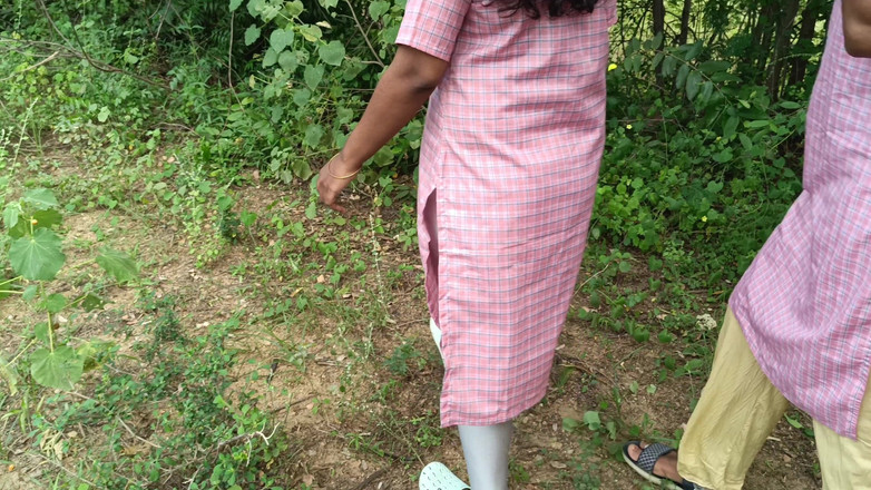 Magilmathi: 校服学生户外