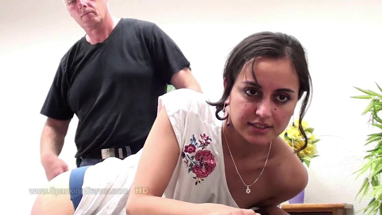 Spanking Server: Classroom Yasmeena'nın göt kırbaçlama