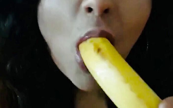 Miss Madiis Homemade Clips: Deep throat banana blow job