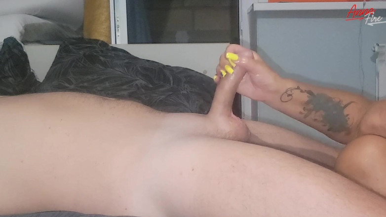 Anna Fire: Taboo handjob with oil provoked leg cramps in stepson during...