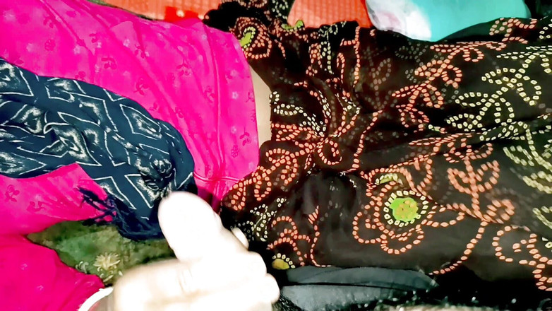 Rakul008: Une bhabhi desi indienne sexy et excitée essaye le sexe