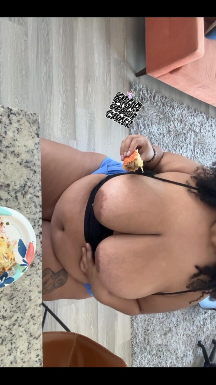 Biggdebbie solo: Biggdebbiecakez Mukbang