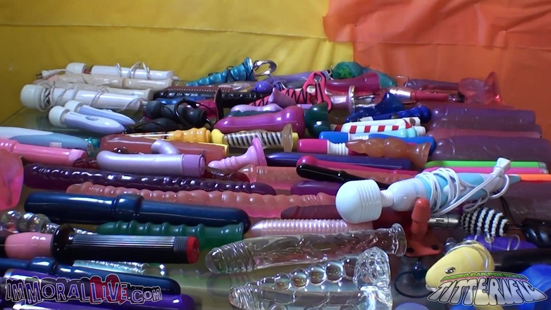 Immoral Live: Frumoasa blondă Alanah Rae a fost făcută pentru sex cu...