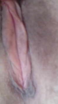 Sunt atât de excitată și sperma mea este roz umed după o masturbare intensă solo