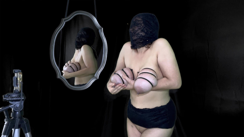 VeeVee Vixen: कामुक रंडी zip अपने विशाल दूधिया स्तनों को बांधती है 4k