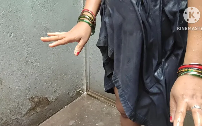 Anita yadav: Indian House Wife Pissing