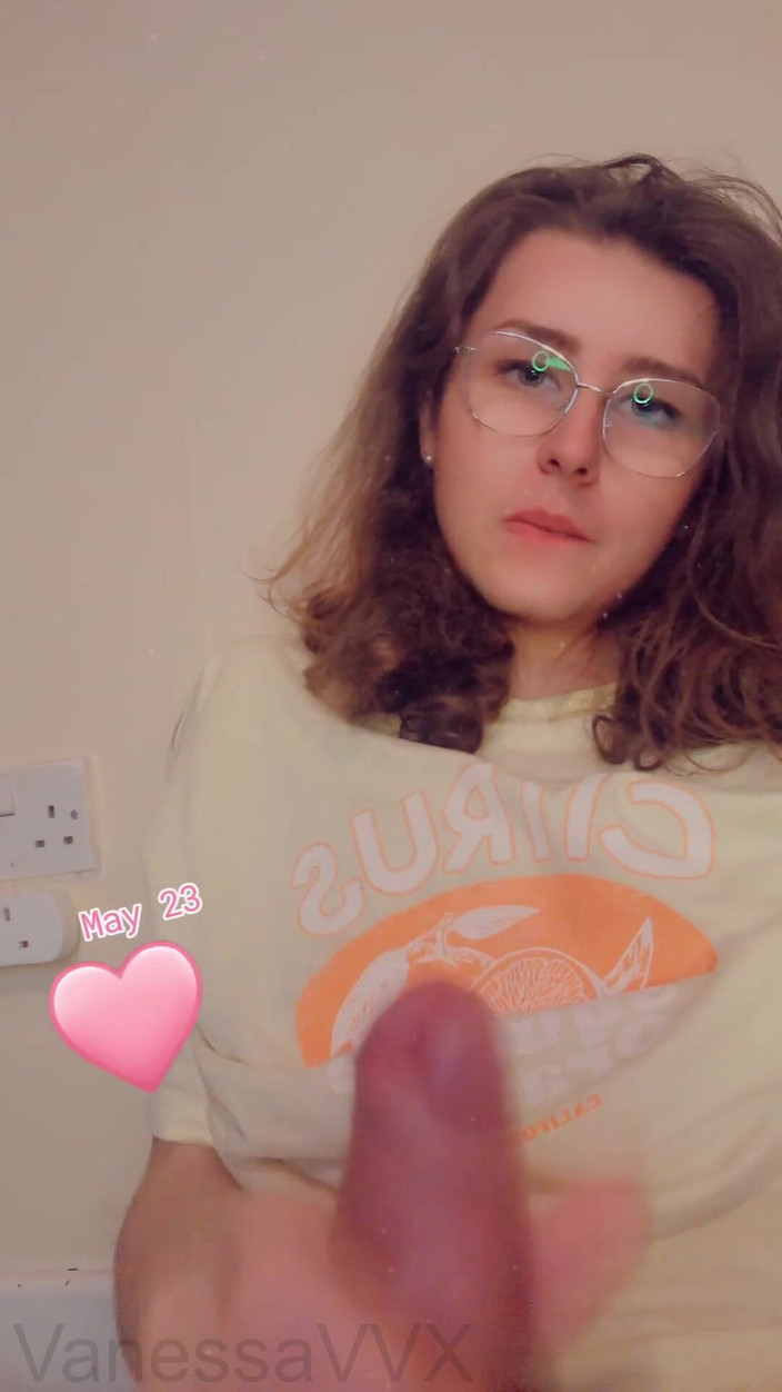 VanessaVVX: 자지를 빨고 핑거링하는 거유 밀프