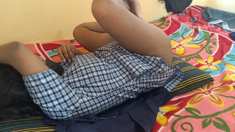 Magilmathi: कॉलेज गर्ल टीचर के साथ बिस्तर साझा कर रही है