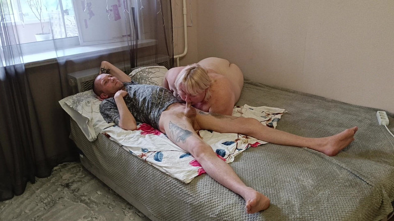 Zona901: Подруга глибоко ковтає член і ковтає густу сперму