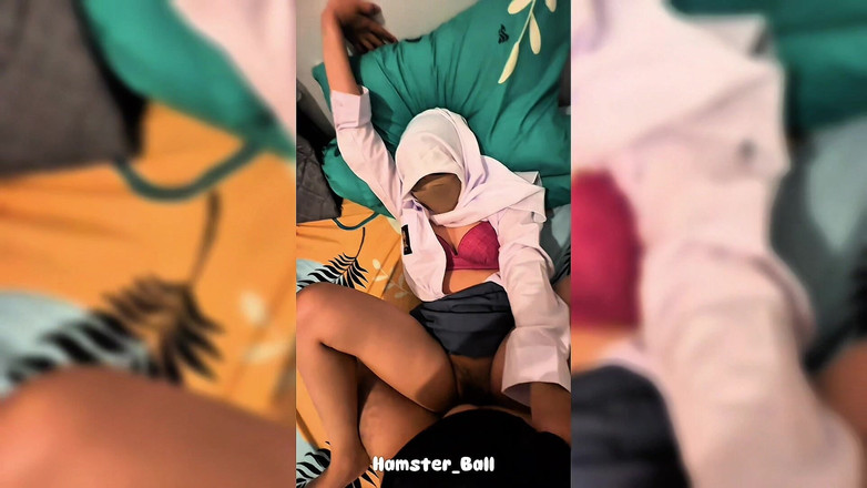 Hamster_Ball: Hidžáb dívka z islámské internátní vysoké školy 18+ cvičí biologii se svým...