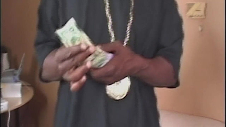 MILFFreaksX: Kemaluannya yang besar meniduri teman wanitanya