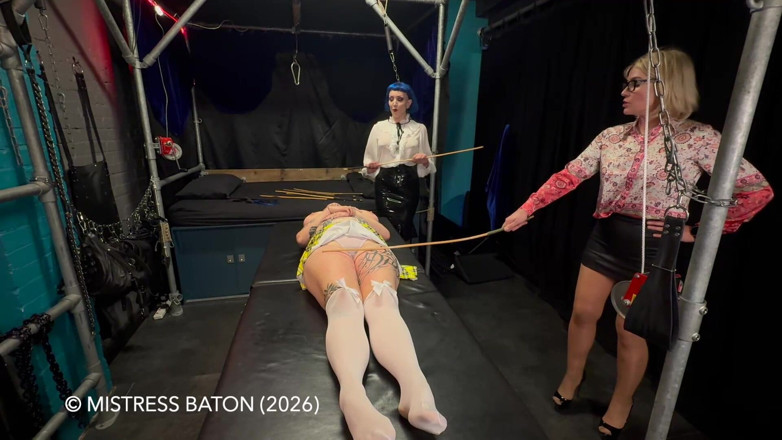 MistressBaton: Lágrimas Depois De Tormento Com Peitos Grandes E Coxas