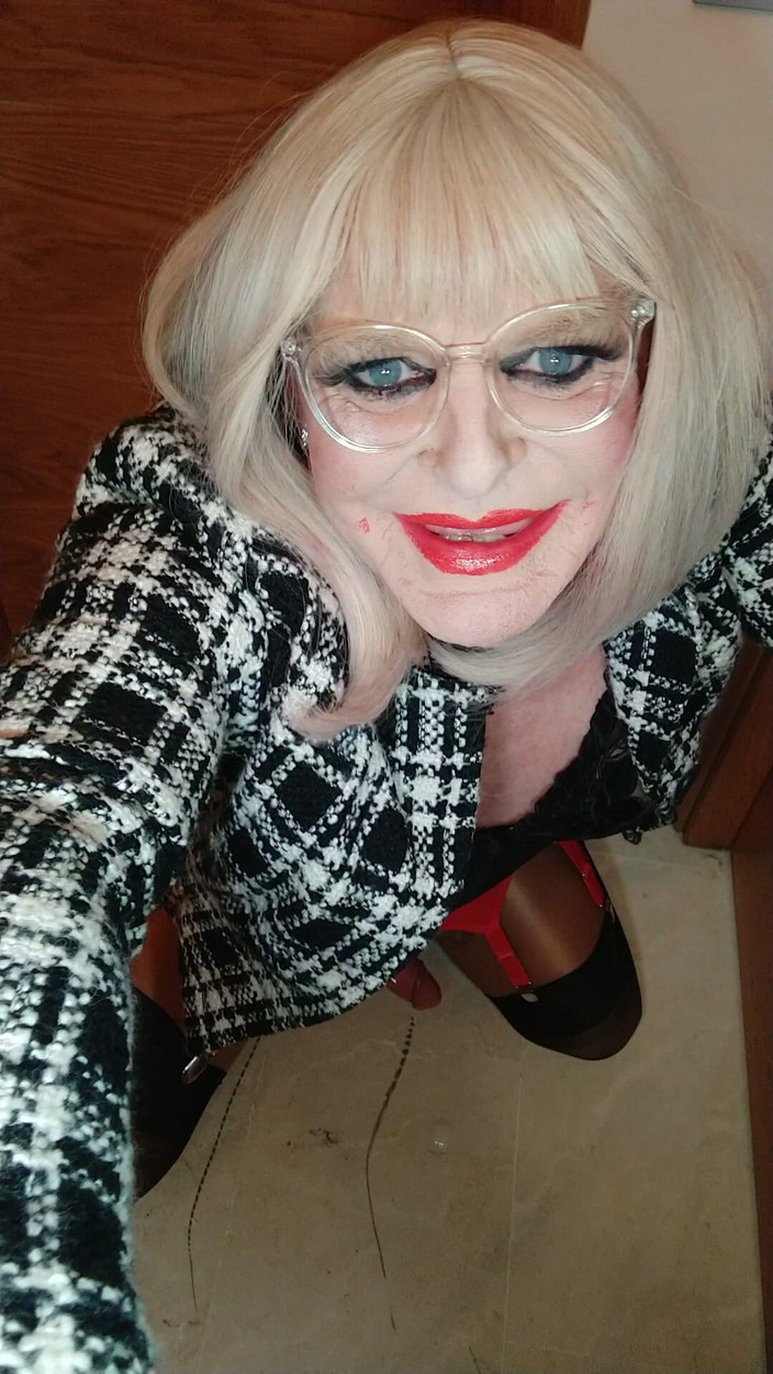 Emma Browne: Crossdresser w: Play