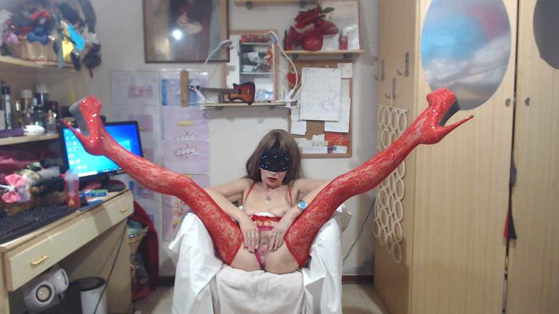 WEBREGINETTA2023: Caliente y enmascarada madura