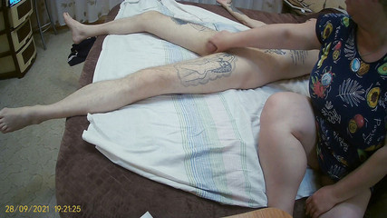 Zona901: Massatie van de pik en laat een pijpbeurt klaarkomen in...