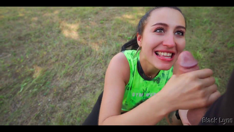 YSP Studio: フィットネストレーナーに太いチンコをしゃぶらせて、彼女の顔中に精液を出させました