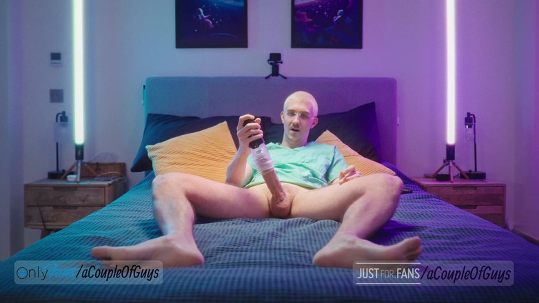 ACoupleOfGuys: 初めてフェラチオの大人のおもちゃを使ったとき、私はこんなにイッちゃいました