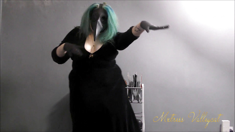 Mxtress Valleycat: セクシーなペスト医師ストリップショー