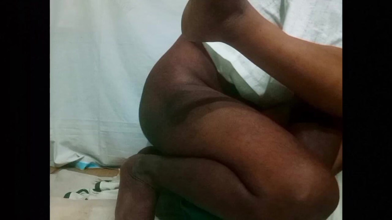 Desi Sathiya: Video ciuman menjilat