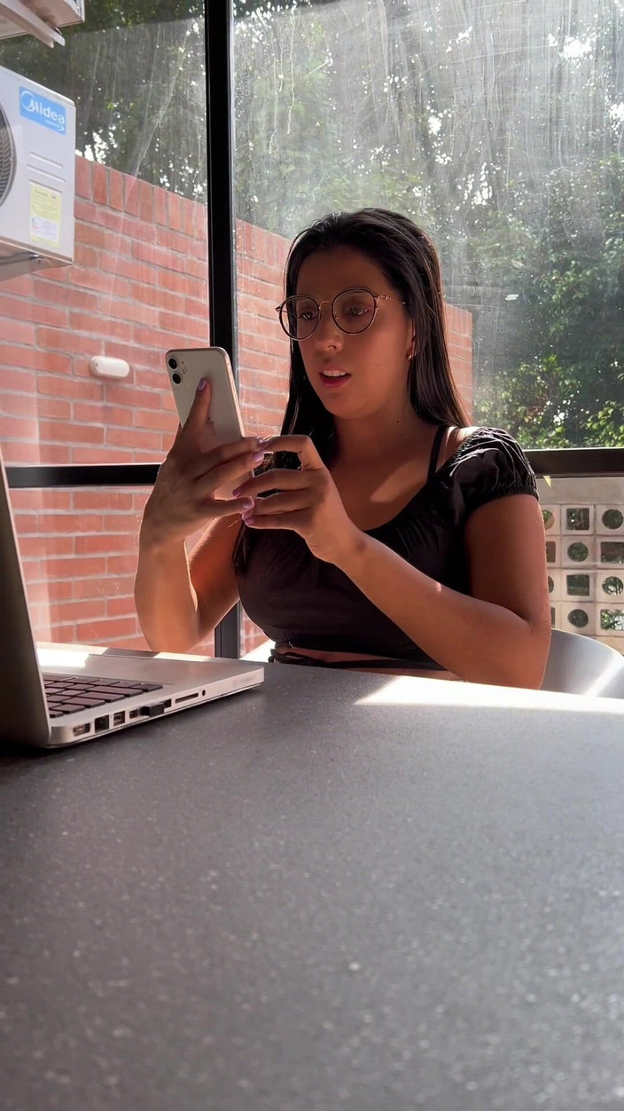 linahenaossx: Videollamada Caliente Con Mi Jefe