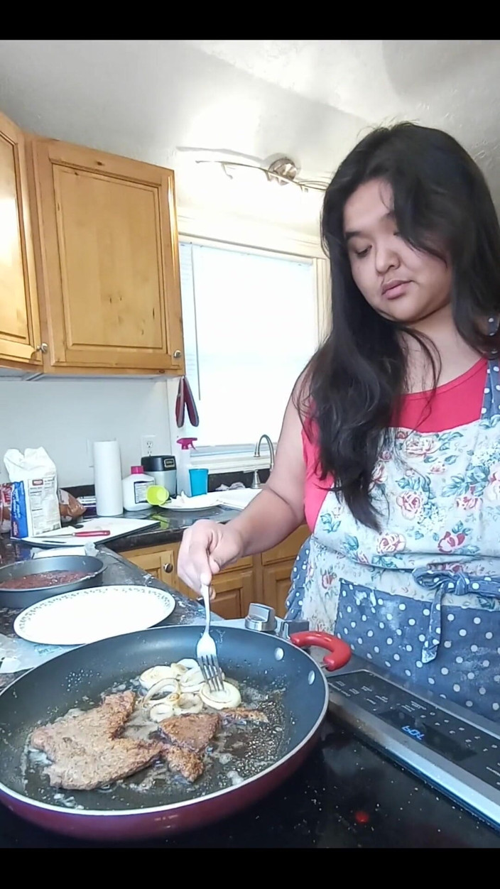 DeesDeepThroat: Housewife