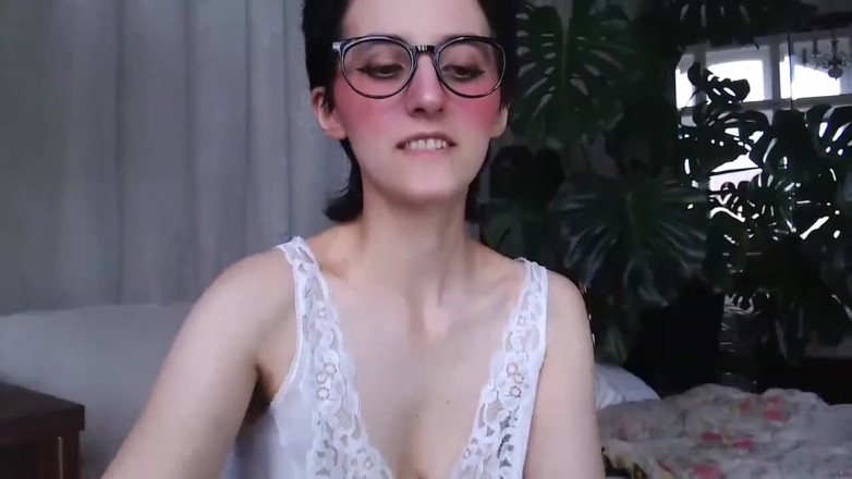 The Antichristrix: God morgonshow med hårig camgirl