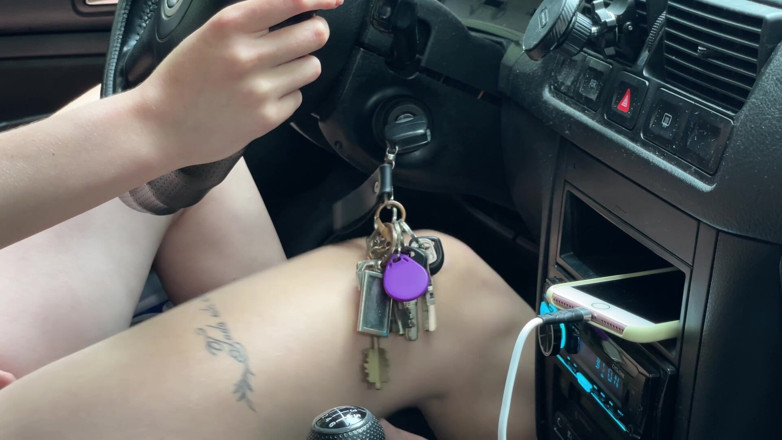 HotPrincessUA: Cranking Orgasm She Cant Start the Car Until She Cums
