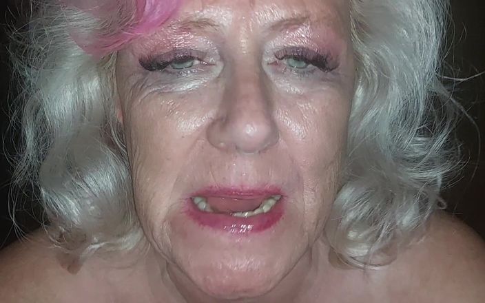 PureVicky66: Caliente la abuela folla con los pechos