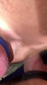 Francouzská děvka šuká bez sedla přímo v cestovním lese venku