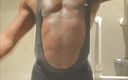 Black mature kinky muscle: Po treningu seksowne sceny zginania