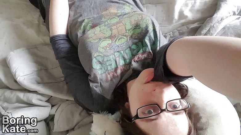 Boring Kate: Ea în călduri