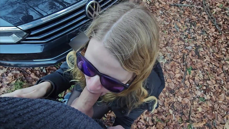 Bikergirl_97: Neujahrs Auto-panne Endet Mit Bezahl Blowjob Und Facial