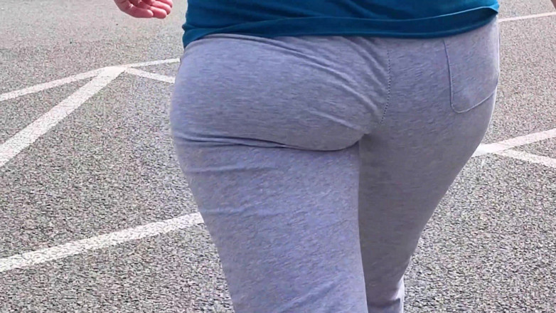 Mila Lewis: Changing my pad and walking around with it on