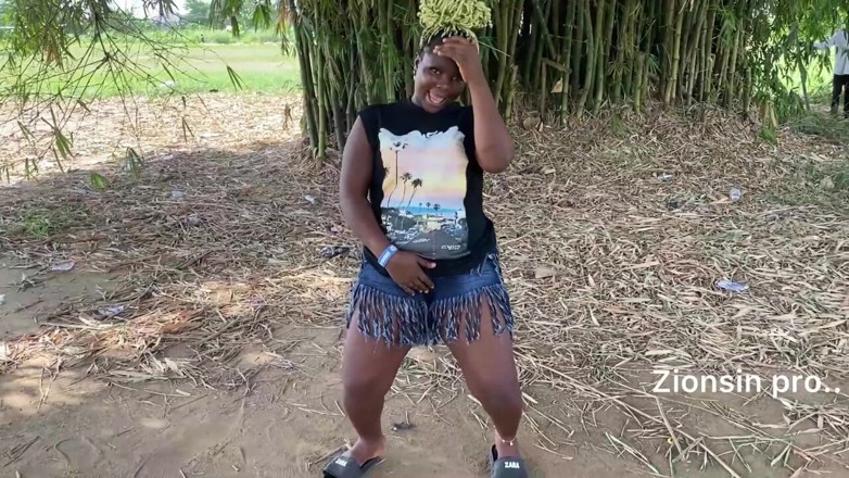 Zion: African Ebony Sexy Black Girl Dances in Public with Laughter