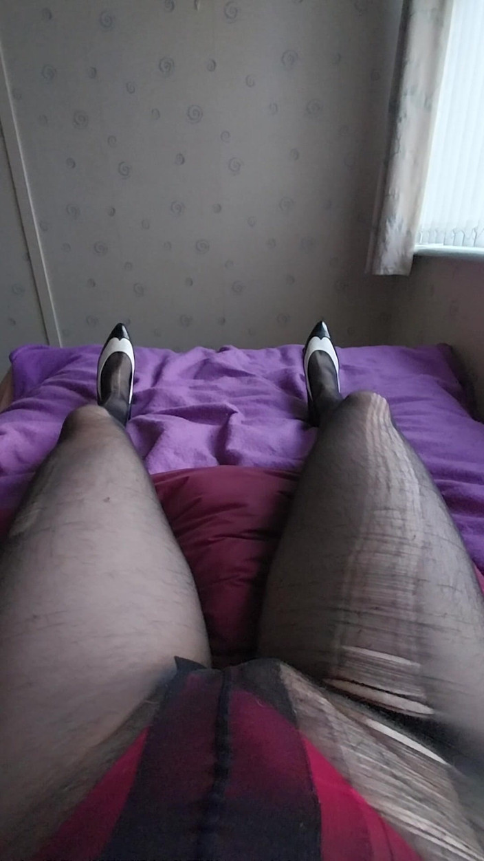 Cindy Belfast: Сіссі з підключенням кінчає на нових підборах