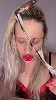 How Do You Want I Show You My Big Eyeglasses?