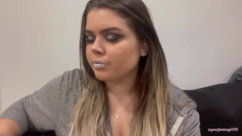 Your fantasy studio: Circles of smoke with silver lipstick