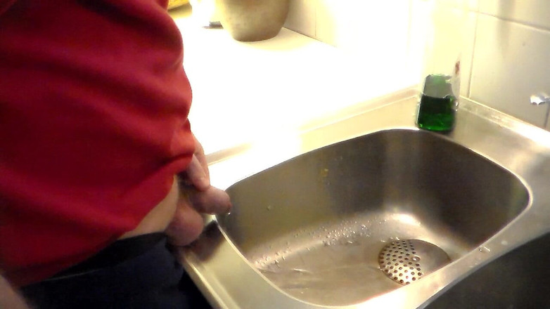 Sex hub male: John Pisst Im Spülbecken