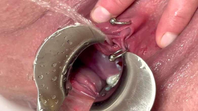 Aqua Pola: Un forte flusso di pipì dalla mia figa aperta di...