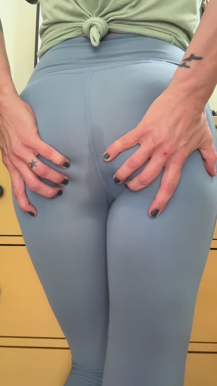 Autumn Valentine: Sweaty Pussy in Lycra Spandex