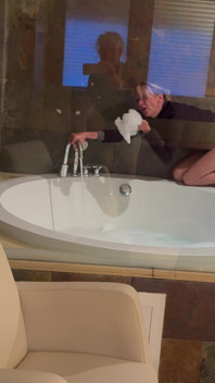 Wildspaincouple in the Bathtub - Romantic Sex