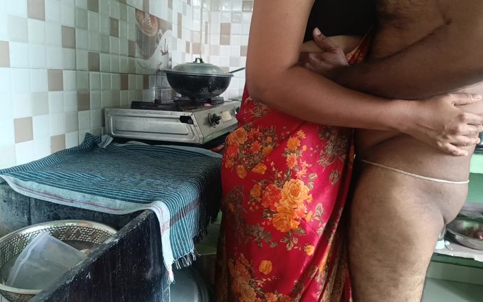 Pushpa studio: La moglie casalinga succhia il vicino in cucina quando il...