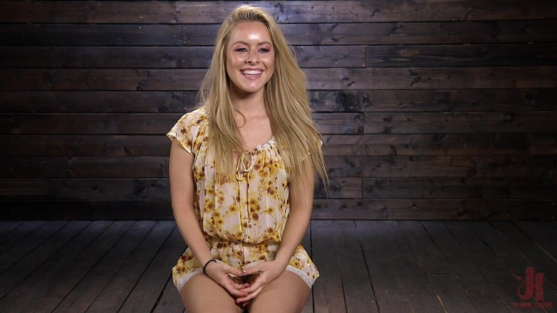 Kink: Крошечная сквиртующая шлюшка Lilly Lit