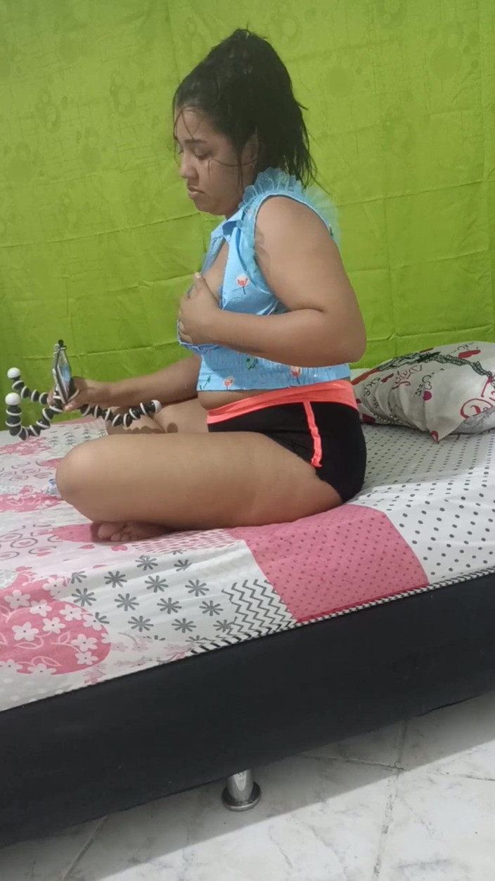 Pikaa6: Si rambut coklat berusia 18 tahun dengan tetek kendur besar dari...